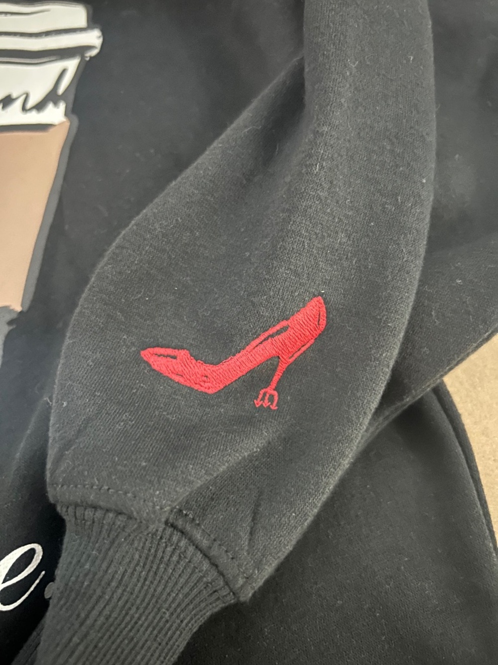 The Devil Wears Prada Graphic Crewneck Sweatshirt Mirandas coffee cup Size S NWT - Picture 4 of 6